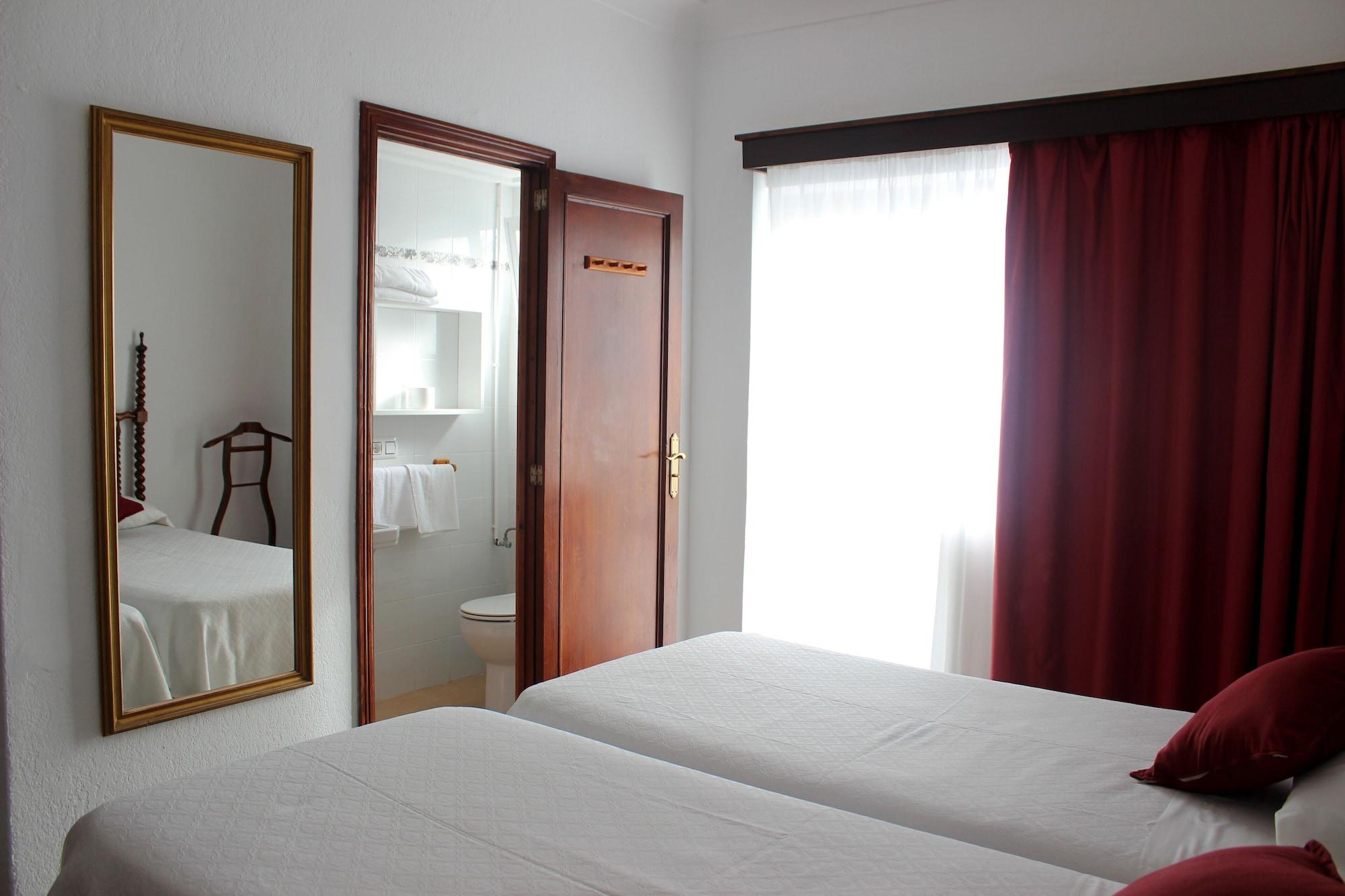 Hostal Cas Bombu Кала Ратьяда Экстерьер фото